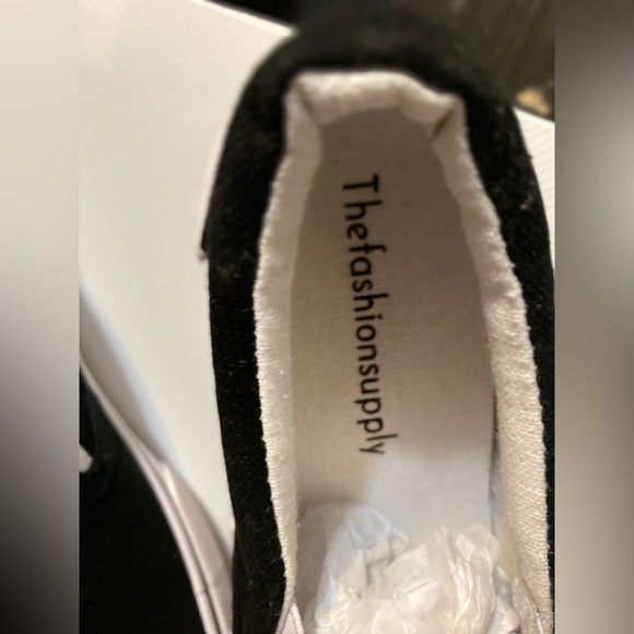 NWOT Women’s Black Deck Slip on Canvas Shoes Size:5 - Picture 5 of 7